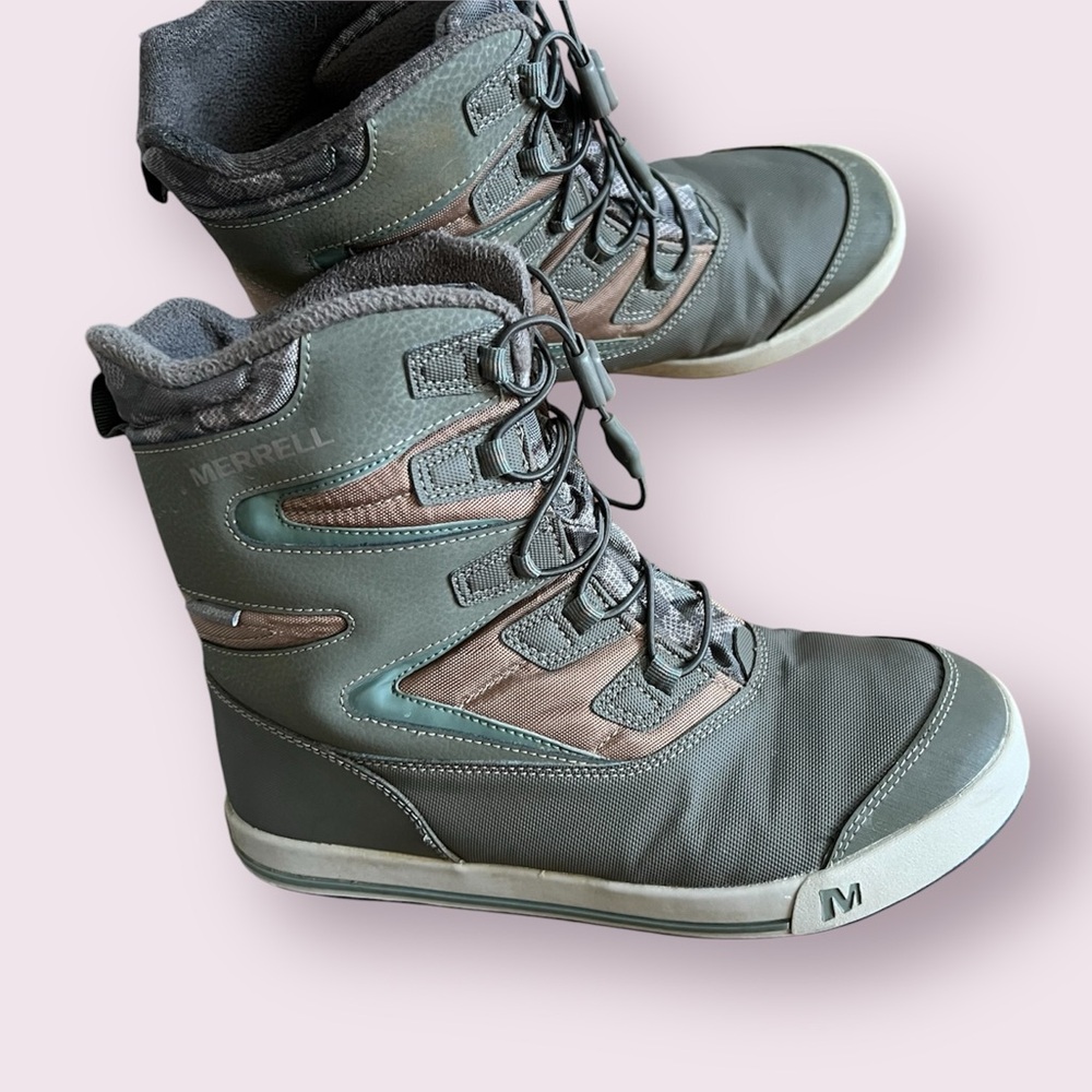 Merrell women’s waterproof boots size 7‎
